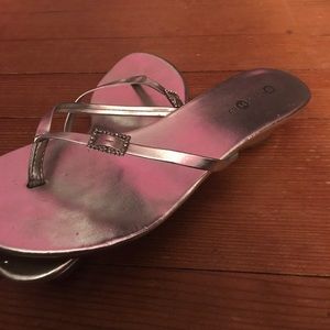 Silvery short healed sandals