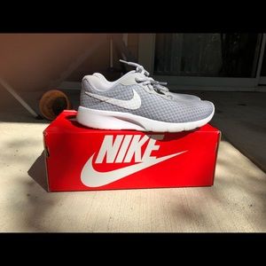 Nike tanjun grey
