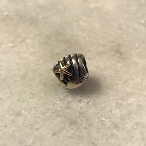 ⭐️SALE⭐️Pandora Two-toned Seashell w/Gold Starfish