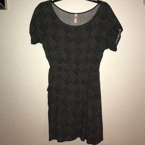 Short-sleeve polka dot dress