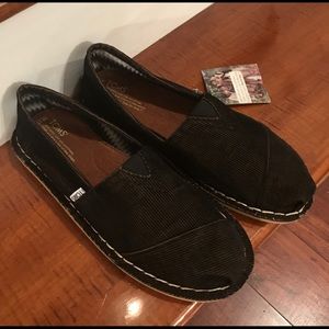 Women’s TOM’s NWT