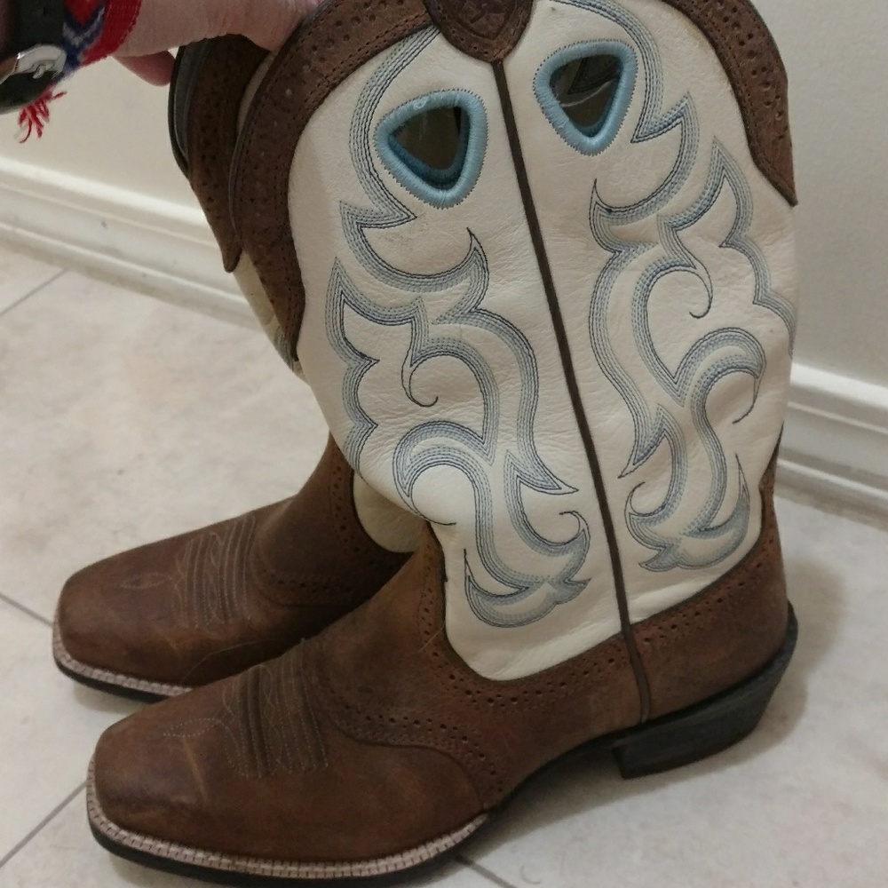 Sold! Cream Ariat Square Toe Boots