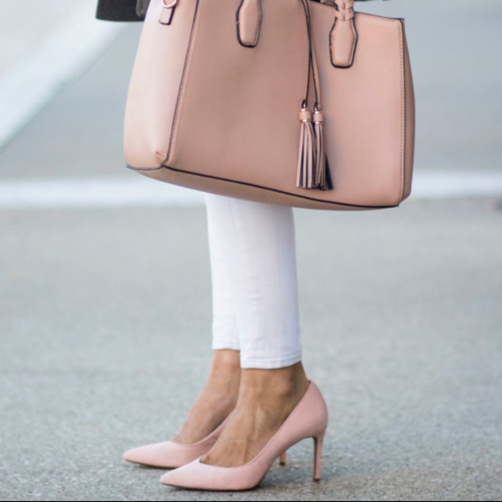 Banana Republic Madison 12-Hour Pump