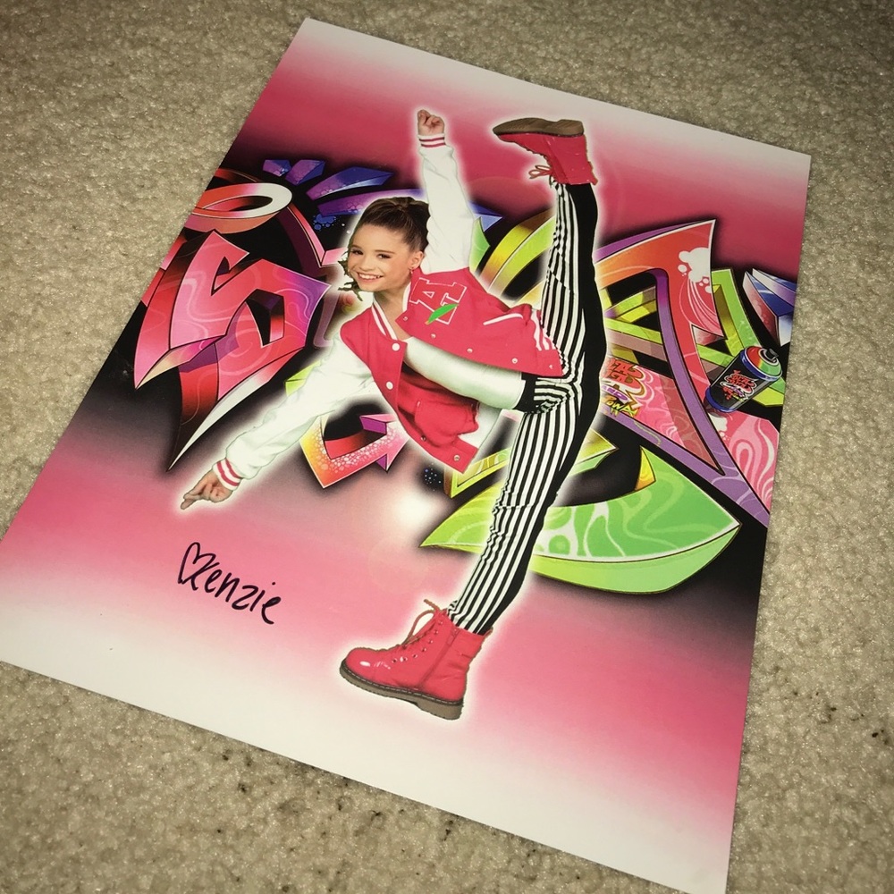 MACKENZIE ZIEGLER DANCE MOMS SIGNED PICTURE
