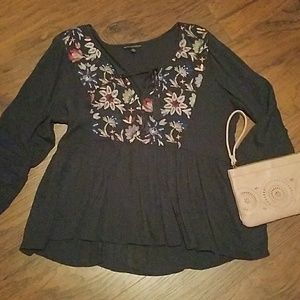 Beautiful American Eagle 3/4 sleeve bouse