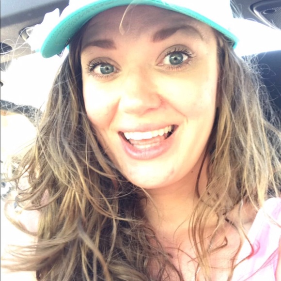 Meet your Posher, Andrea - Picture 2 of 2