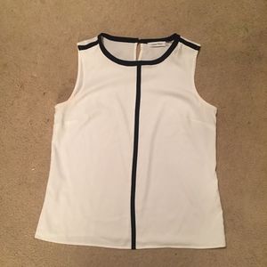 White & black sleeveless blouse
