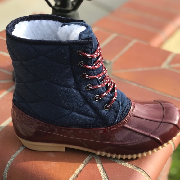 NEW SIZES ladies quilted lace up duck boots - Picture 2 of 7