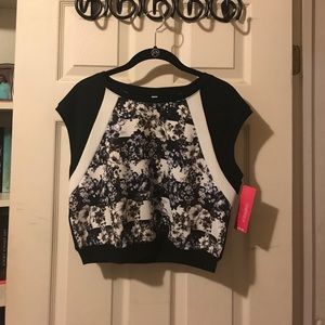 Trendy floral crop top