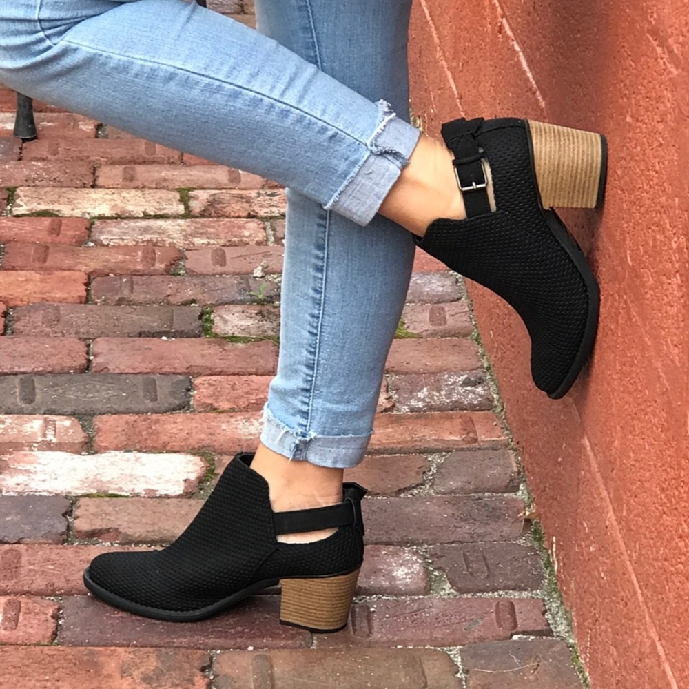 LAST 1️⃣ Ankle Strap Block Heel Ankle Bootie - Picture 1 of 3