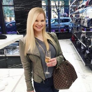 Meet your Posher, Amy