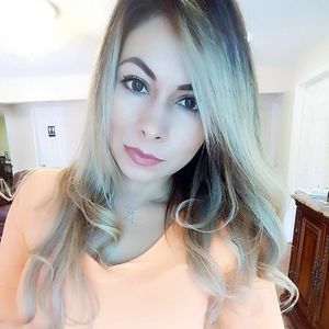 Meet your Posher, Roxana