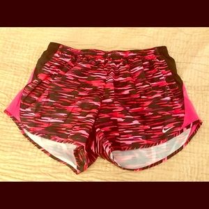 Nike running shorts pink camo size L