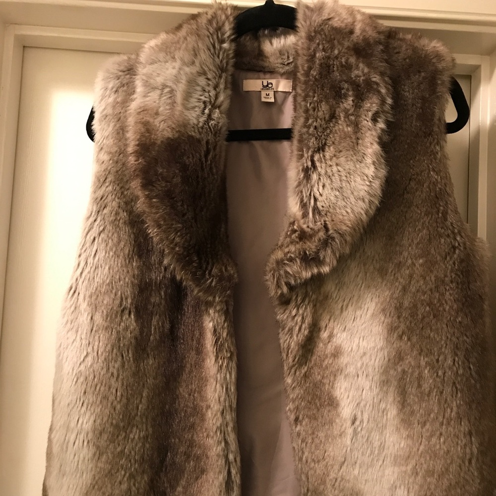 Medium YA fur vest