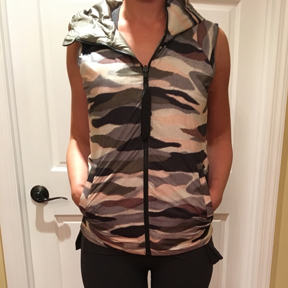 Lululemon puffer vest size 6 good condition