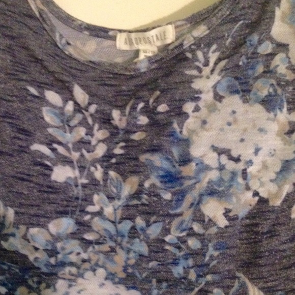 Floral top - Picture 2 of 3