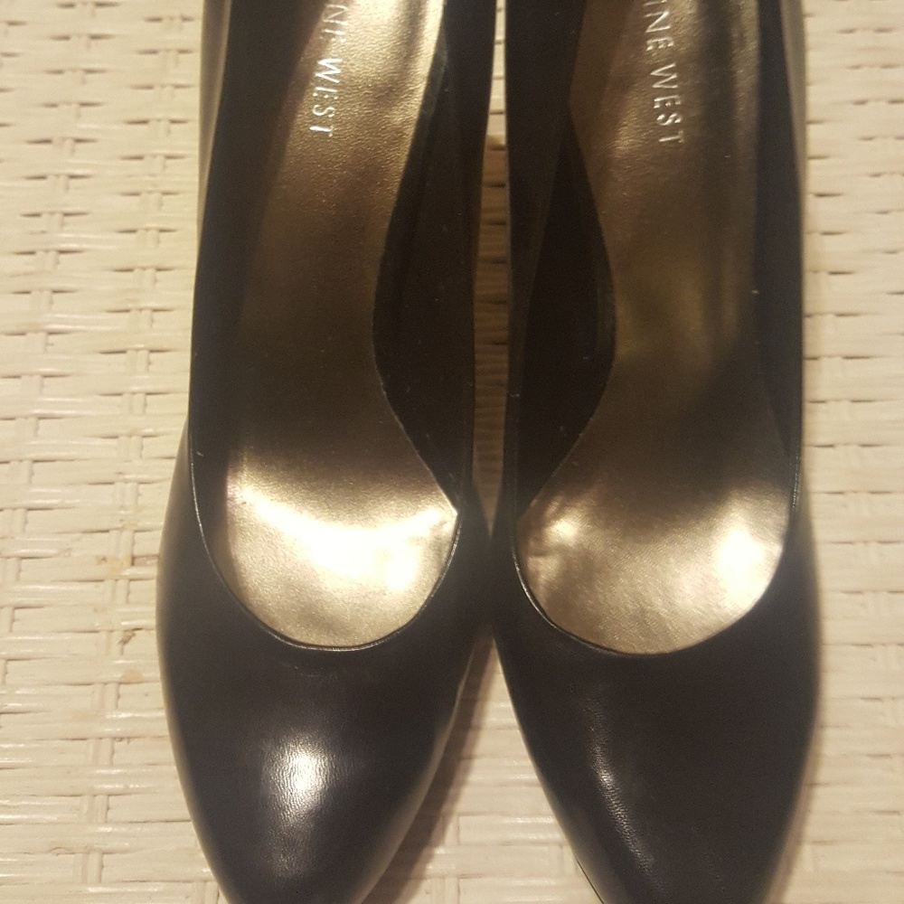 Nine West Rocha black leather pumps
