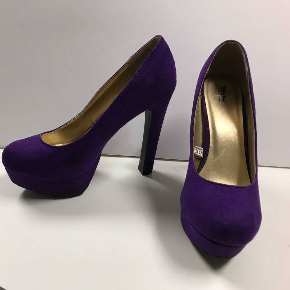 Purple suede Mossimo pumps