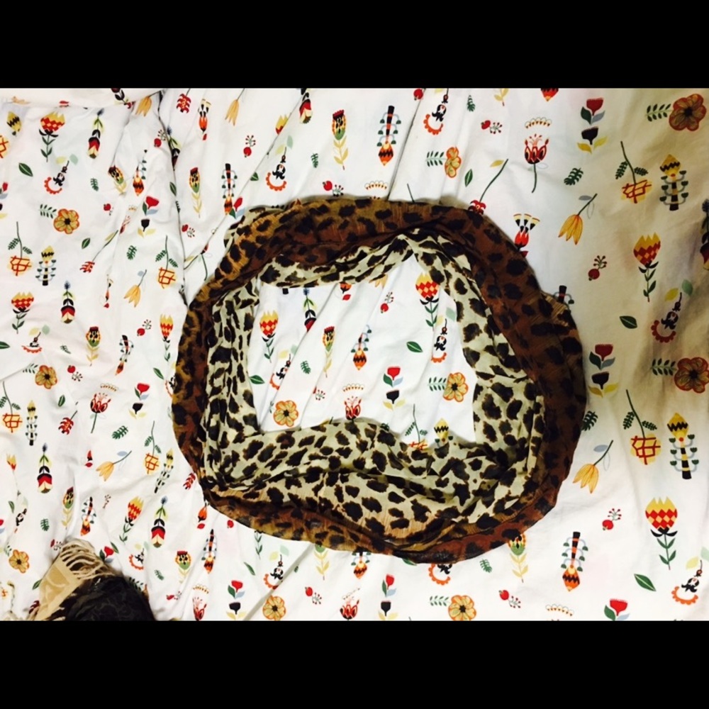 Leopard thin loop scarf