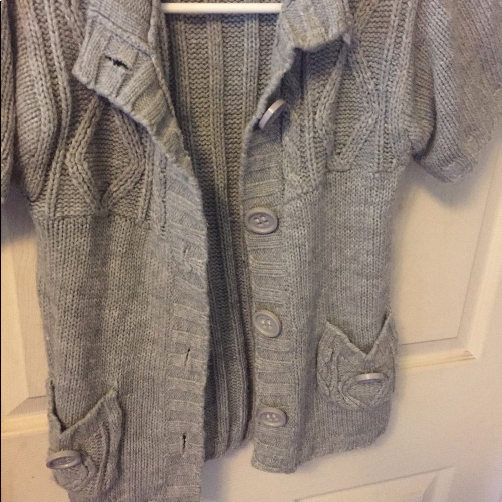 Short sleeve sweater