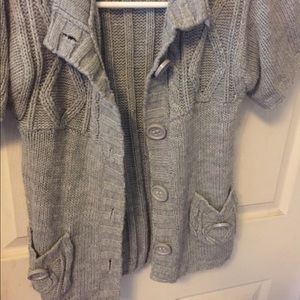 Short sleeve sweater