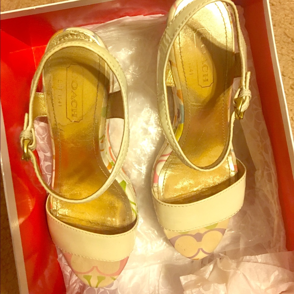 SOLD ‼️Coach Signature Sandals