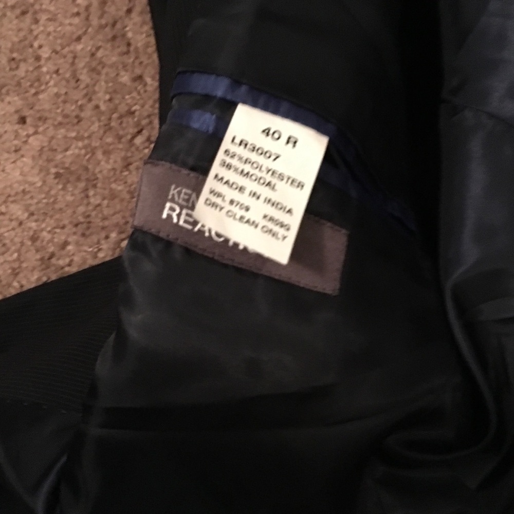 Kenneth Cole Reaction 40 R suit jacket - Picture 7 of 7