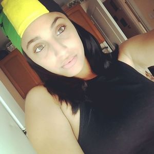 Meet your Posher, Adria