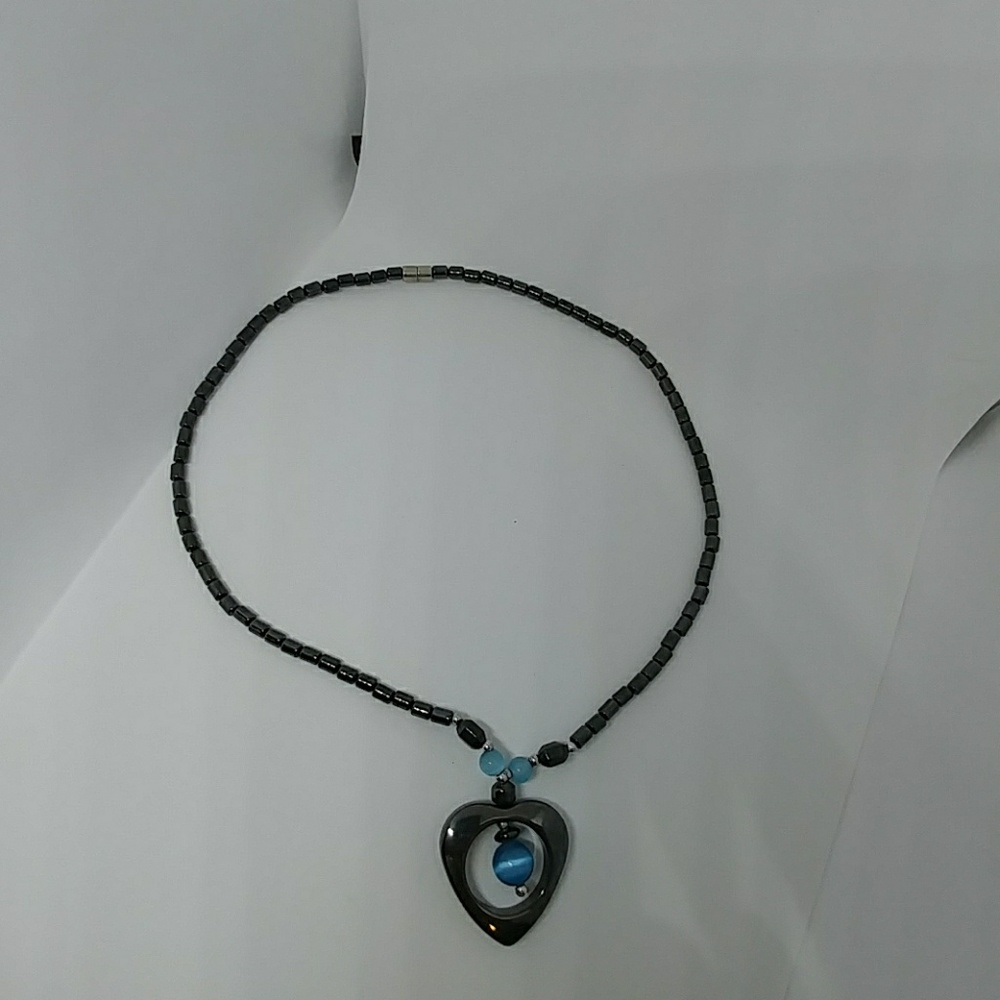 Magnetic Heart Necklace - Picture 5 of 6