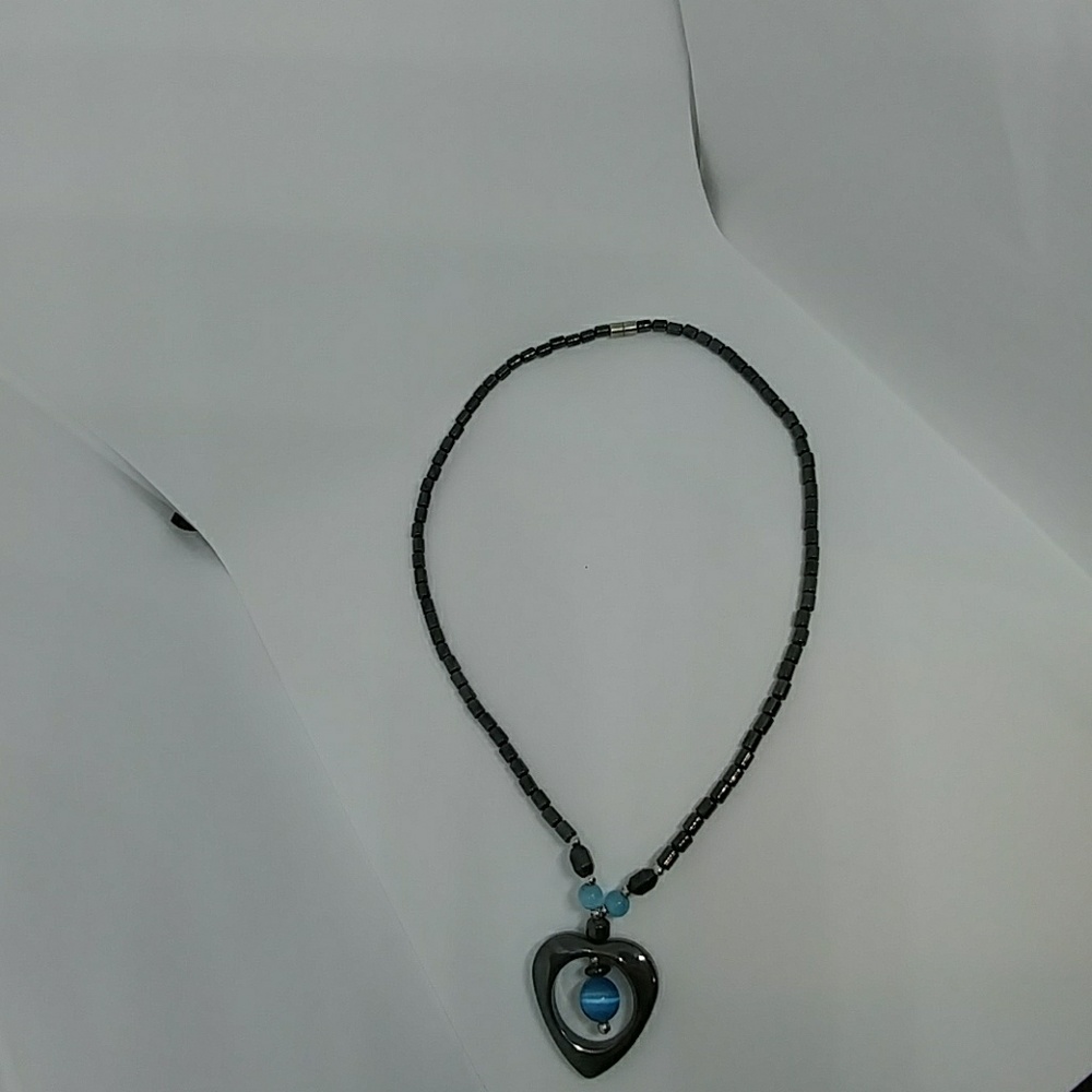 Magnetic Heart Necklace - Picture 6 of 6