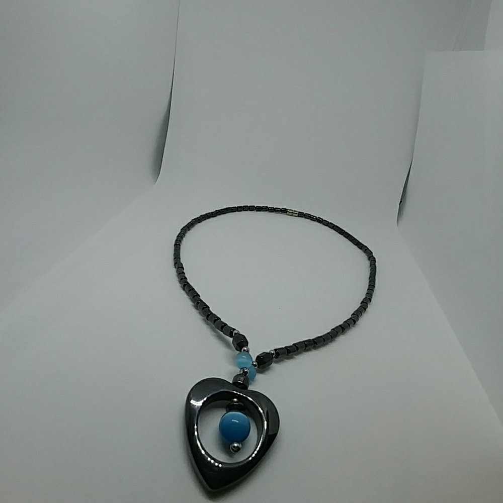 Magnetic Heart Necklace - Picture 4 of 6