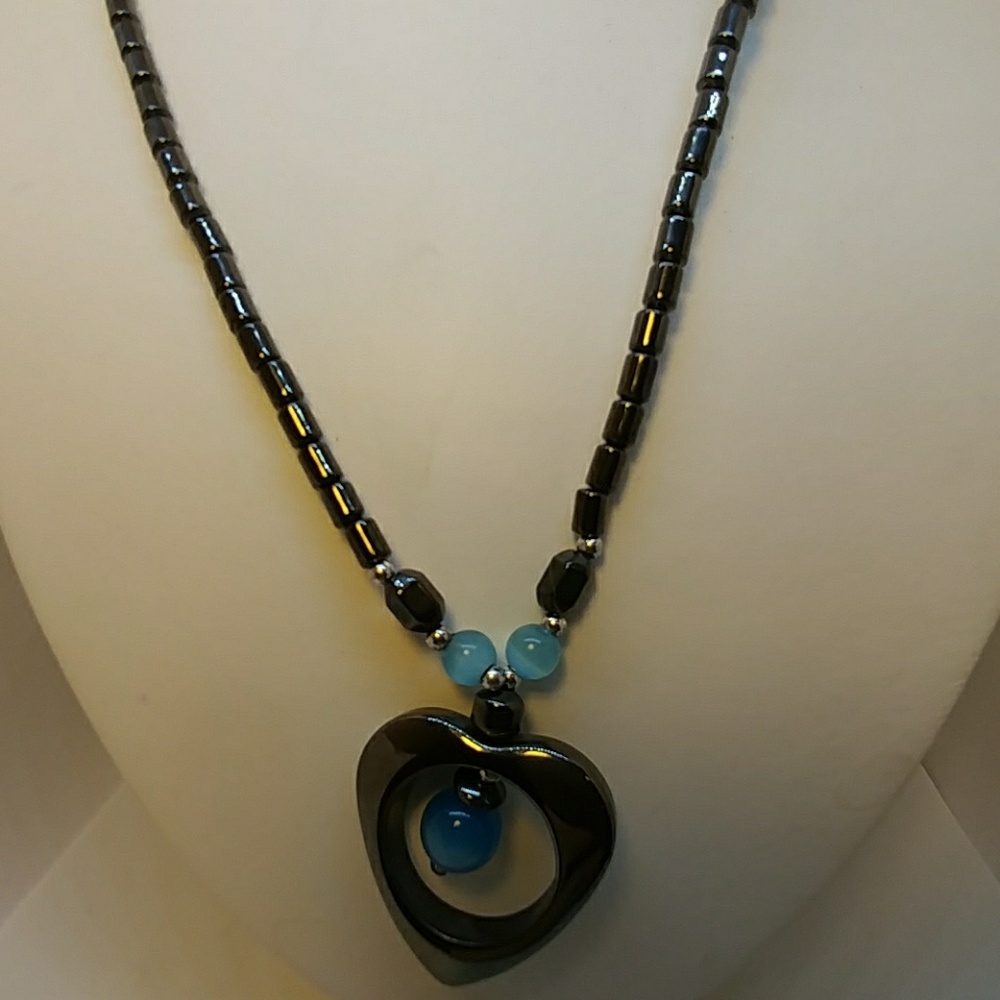 Magnetic Heart Necklace - Picture 3 of 6