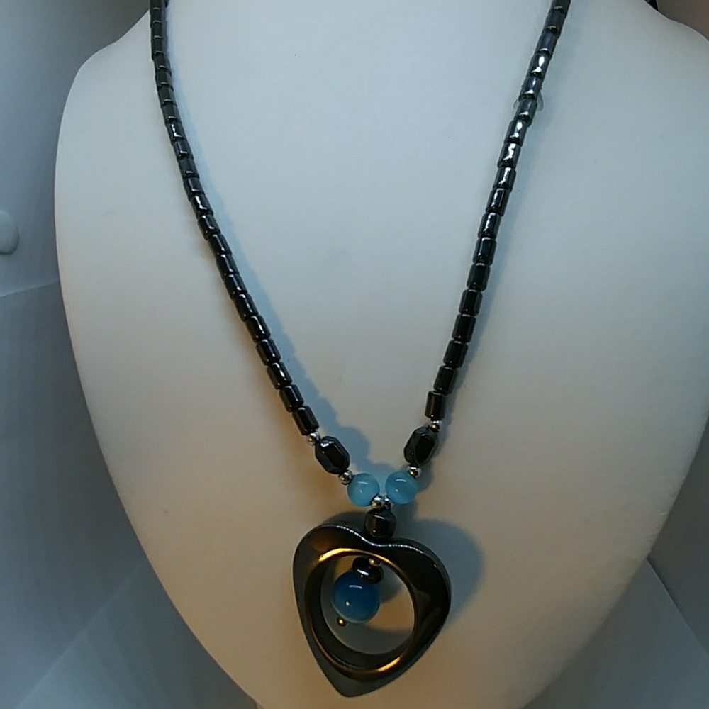 Magnetic Heart Necklace - Picture 2 of 6