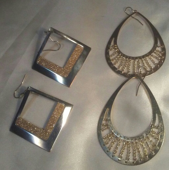 Two sets of gold colored earrings - Picture 2 of 3