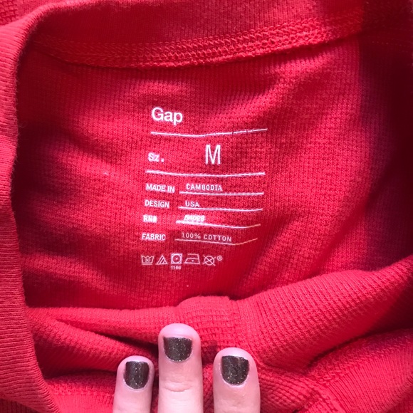 Red GAP Henley - Picture 3 of 3