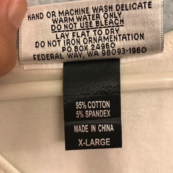 Beautiful dainty tank top - Picture 3 of 3