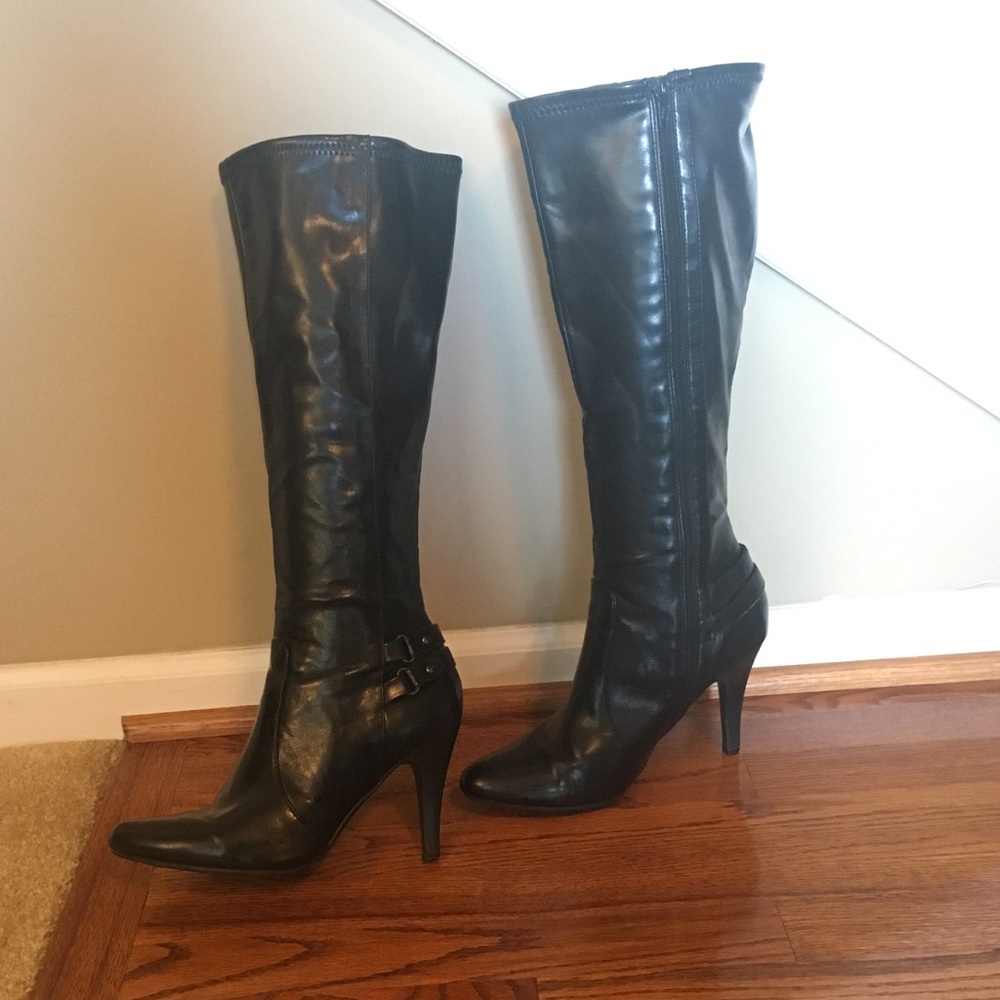 Knee high boot size 7.5
