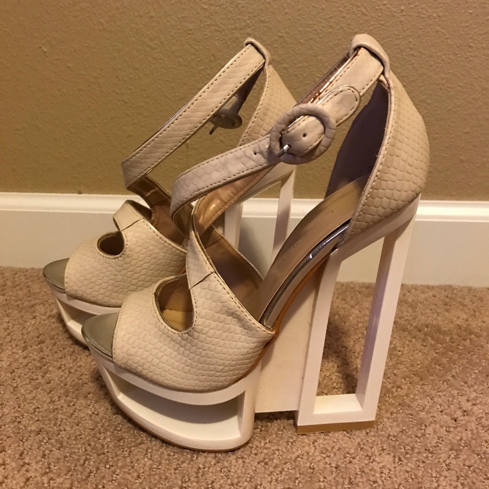 Nude wedges