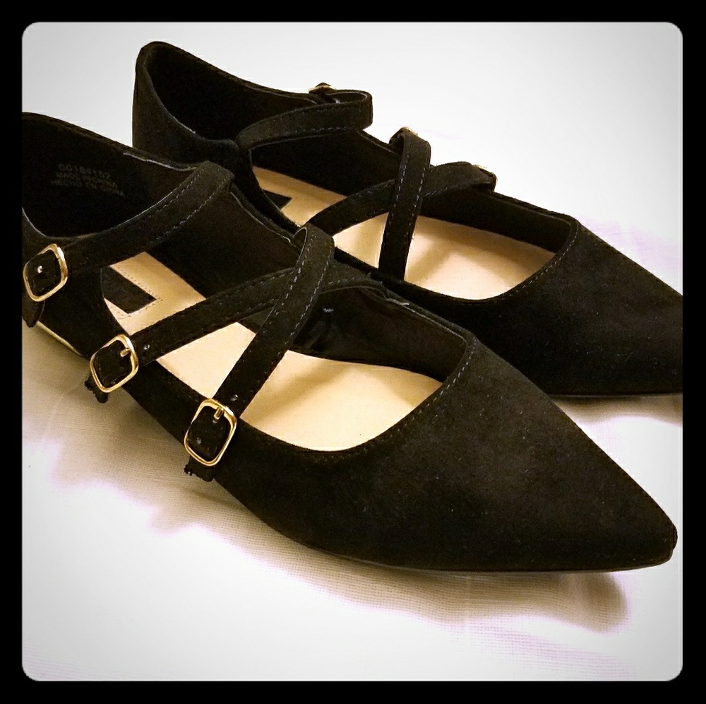 NEW Strappy flats