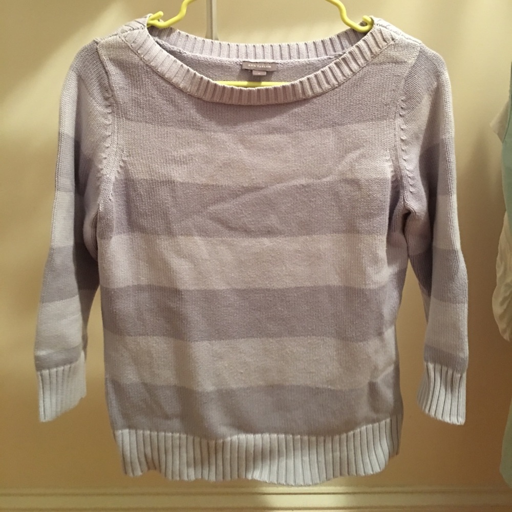 Ann Taylor 3/4 sleeve sweater size Medium.