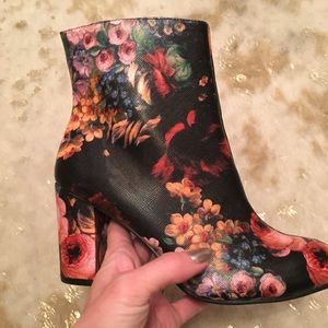 *FINAL PRICE* Diba Danica Floral Bootie 🌸🌺🌹