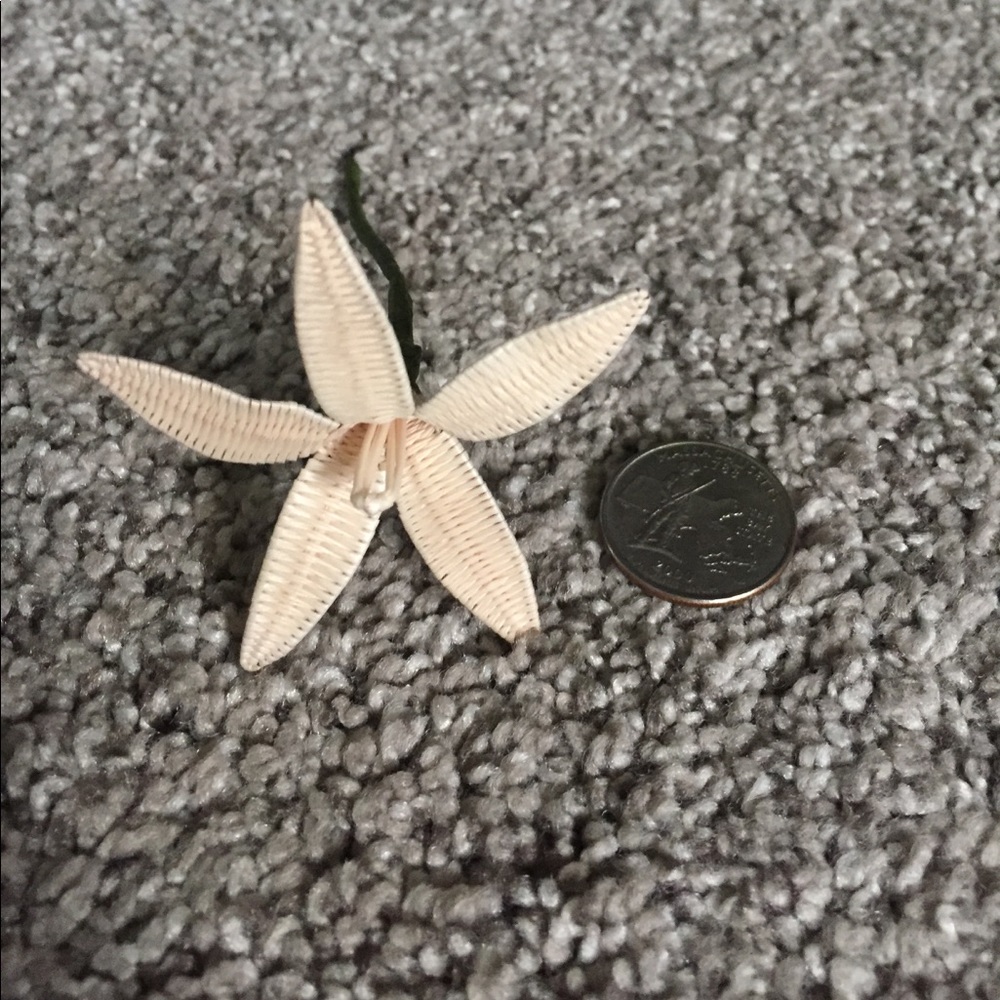 Marshallese small woven flower