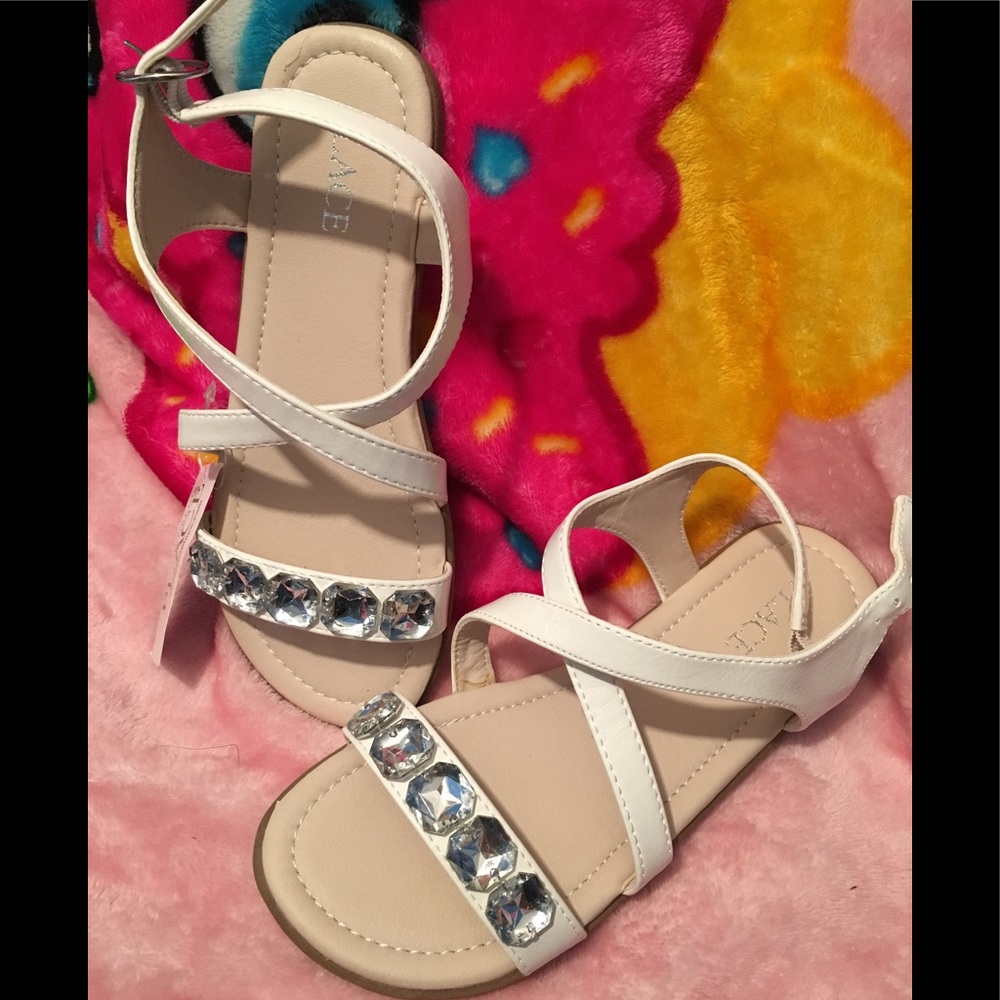 🔥FLASH SALE🔥 NWT White sandals w/ rhinestones