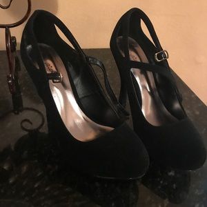 Qupid velvet black heels