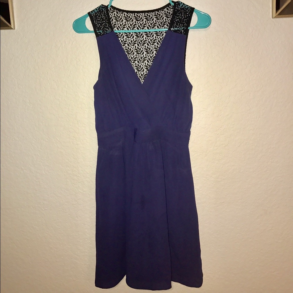 Blue/black sheet sleeveless dress