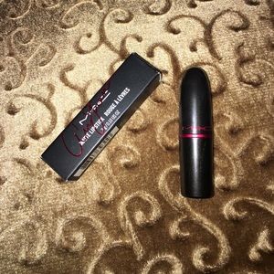 Ariana Grande dark plum lipstick