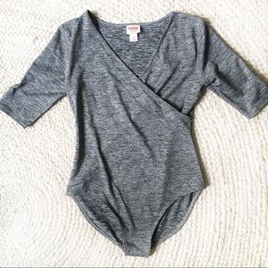 NWOT heather grey wrap style bodysuit 🔥