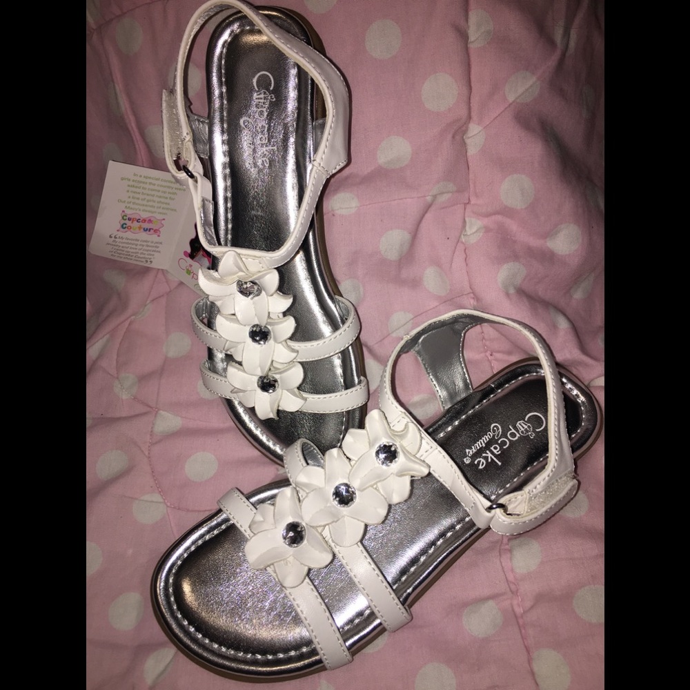 🔥FLASH SALE🔥 NWT white flowers w/ rhinestones