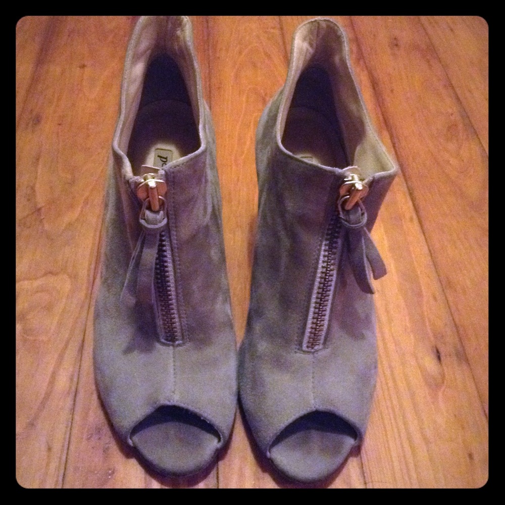 Paul Green taupe ankle booties 👢🍁