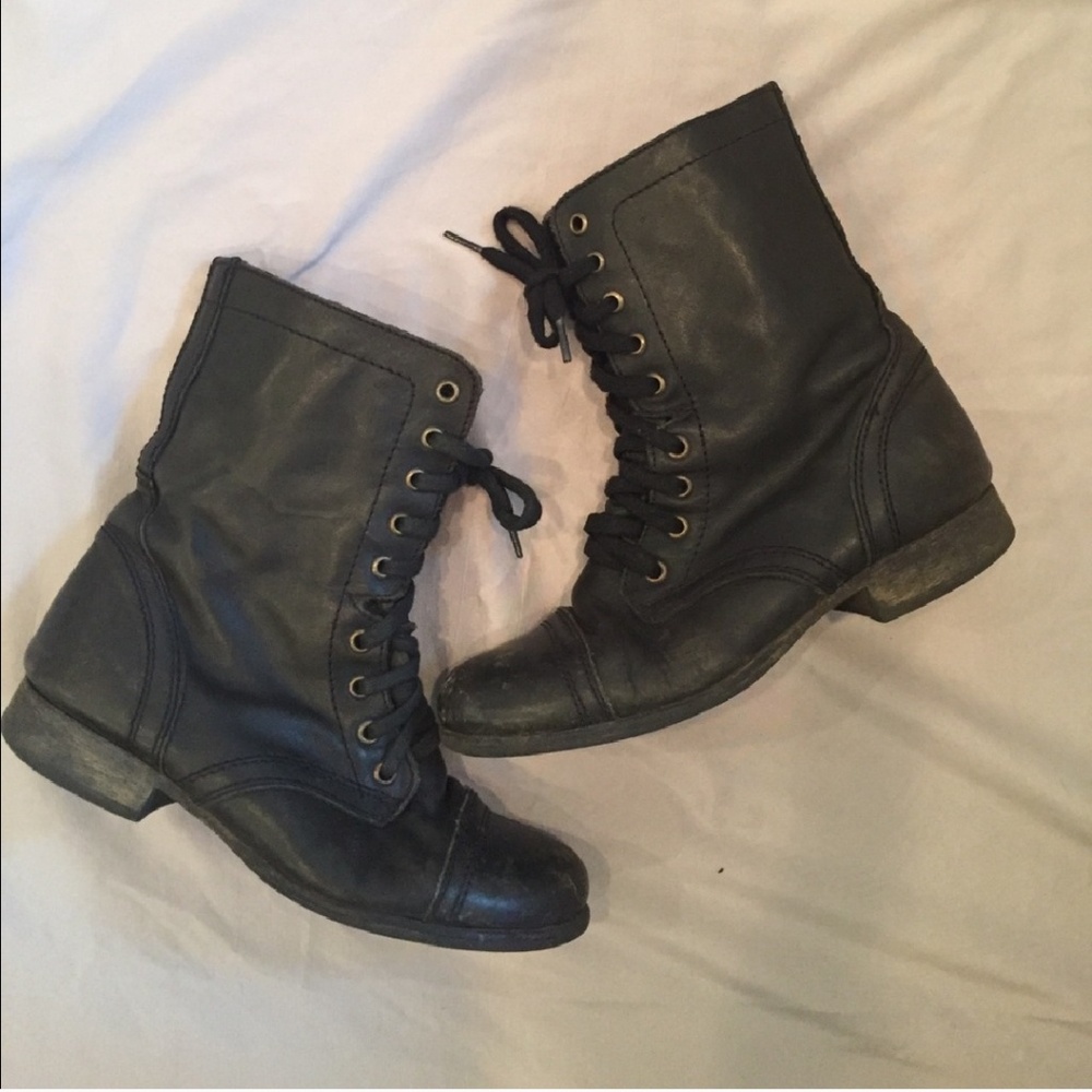 Black Steve Madden "Troopa" combat boots